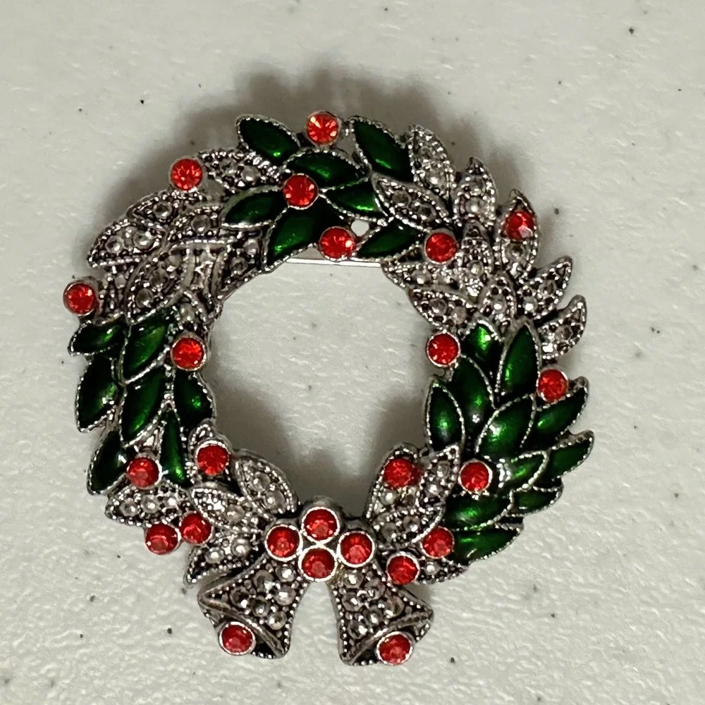 Kenneth Cole Christmas Wreath Brooch Green Enamel Red Rhinestone Silver Tone Pin